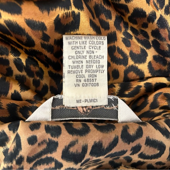 🐆PRIVATE LUXURIES • Satin Leopard Blouse or Pj Top - Picture 7 of 10